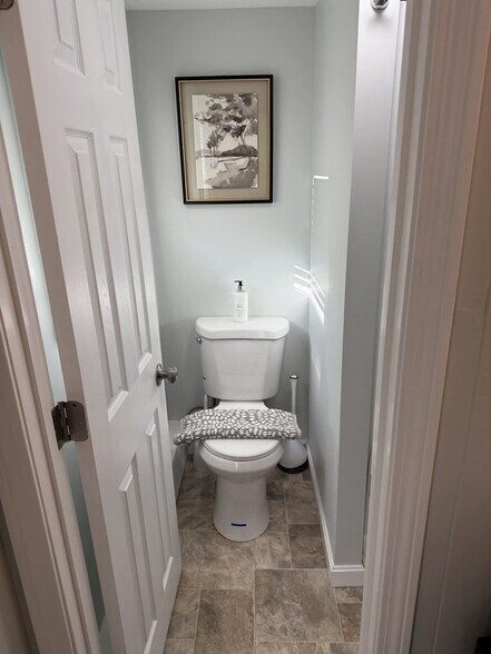 Building Photo - 4 Auburn Ave Ext