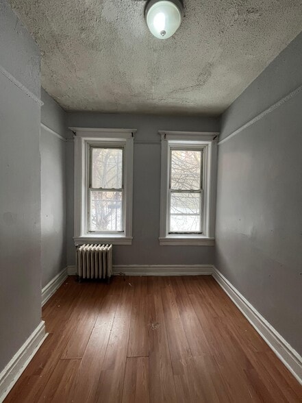 Building Photo - 104 Romaine Ave