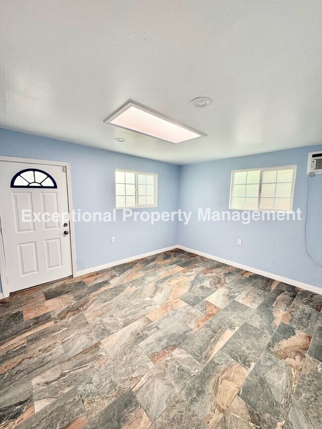 Building Photo - Ready to move in 3 bed 2 bath home