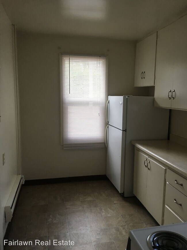 Building Photo - Studio, 1 bath Apartment - 1512 W. Healey St.