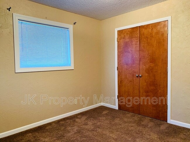 Building Photo - 4613 5th Ave S