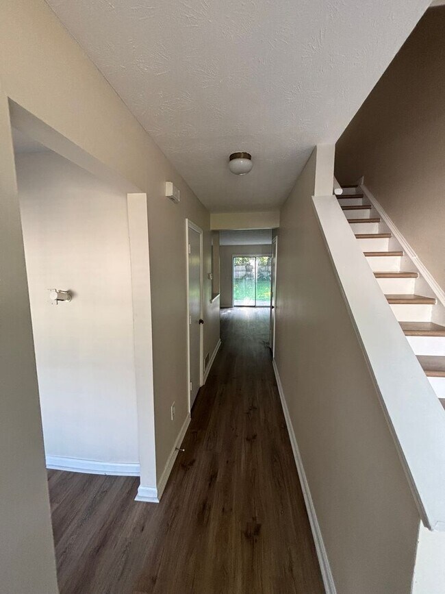 Building Photo - 1011 Windy Oaks Ct