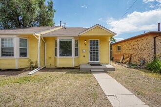 Building Photo - $2,465.00, 2 bed, 1.5 bath, located in Denver