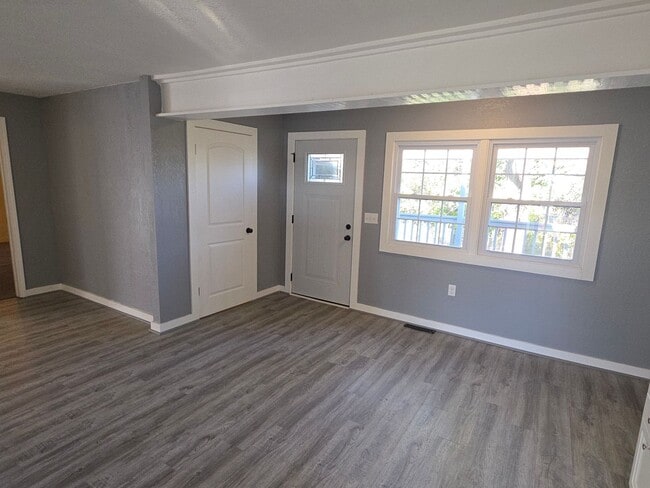 Building Photo - 2 bedroom Mukwonago home