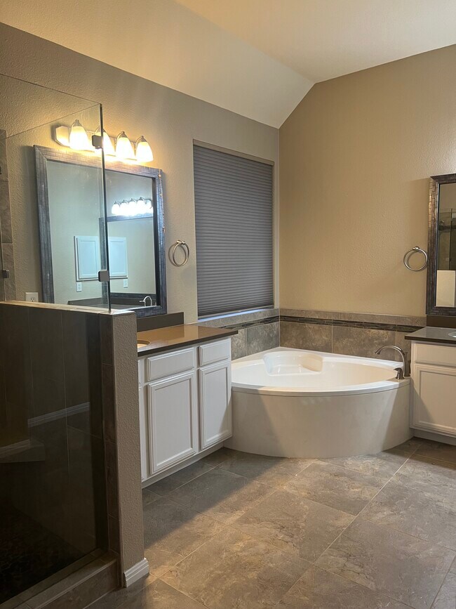 Building Photo - 12913 Tapadero Dr
