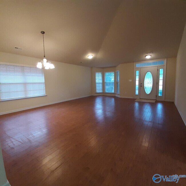 Building Photo - 160 Alderwood Dr