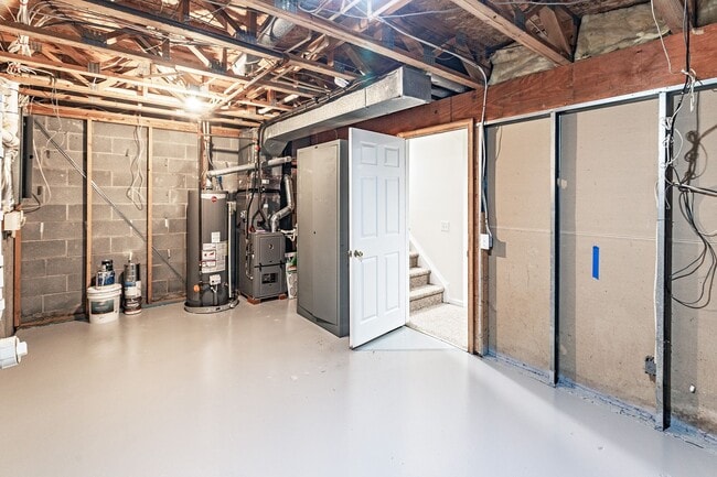 Building Photo - Exceptionally Nice 3 BR 2.5 BA Townhome in River Walk