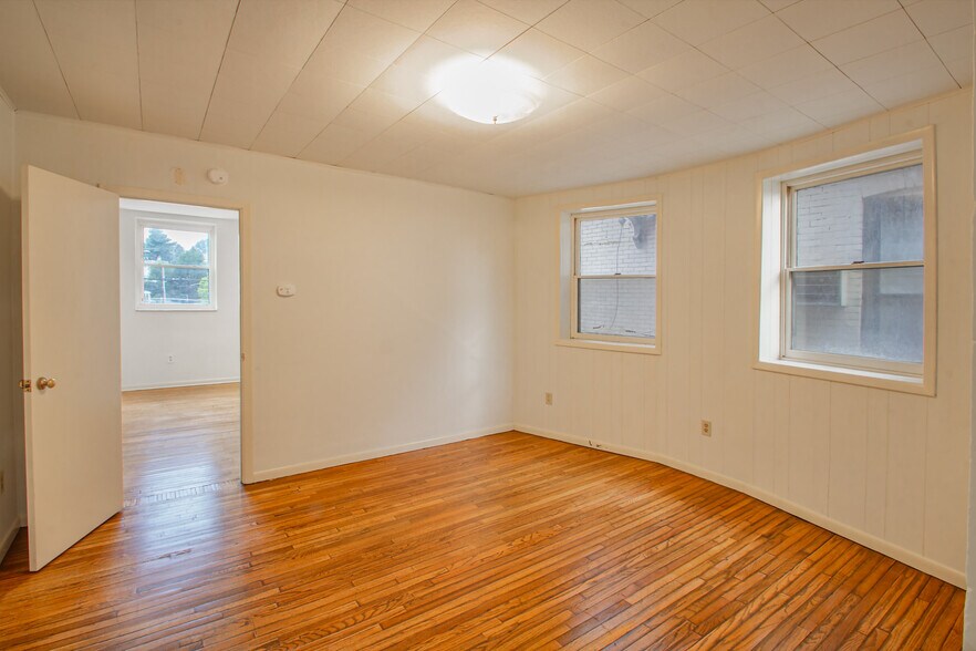 Building Photo - 421 Peebles St