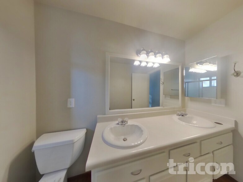 Building Photo - 709 Honeybee Ct