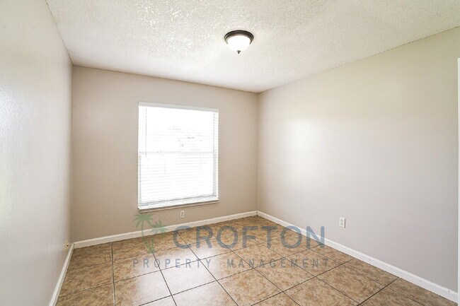 Building Photo - Very nice 3 bedroom with bonus room in Poinciana