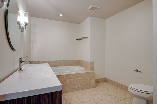 Building Photo - Welcome to your perfect rental in the hear...
