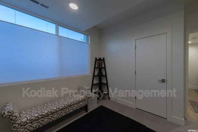 Building Photo - 1541 E Talo Ct