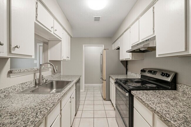Building Photo - 4605 Orange Cir N
