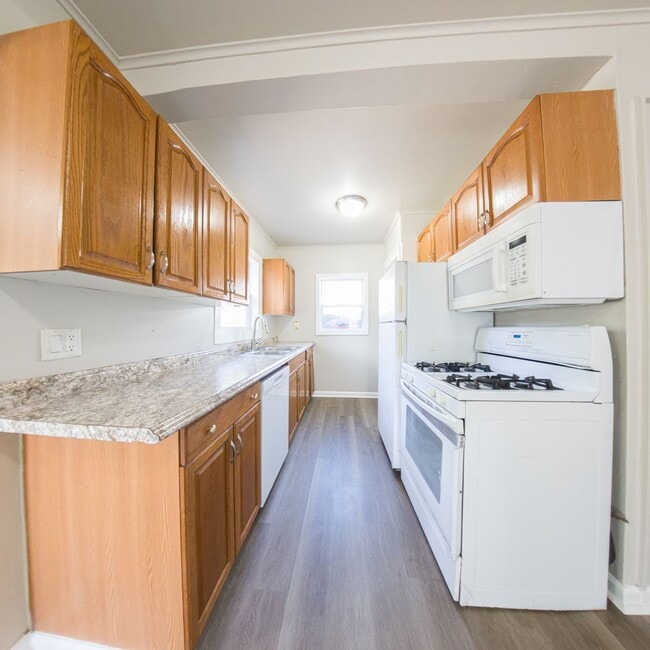 Building Photo - 3 Bedroom 1 Bathroom with Bonus Room