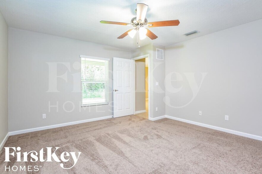 Building Photo - 1148 SW Ackard Ave