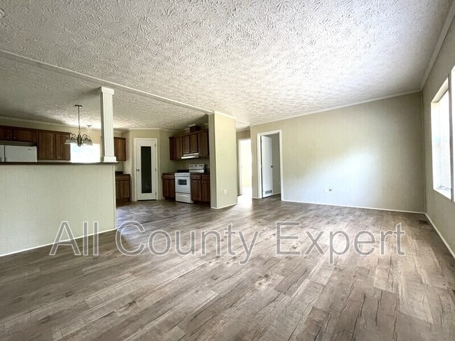 Building Photo - 327 Reavis Mountain Rd