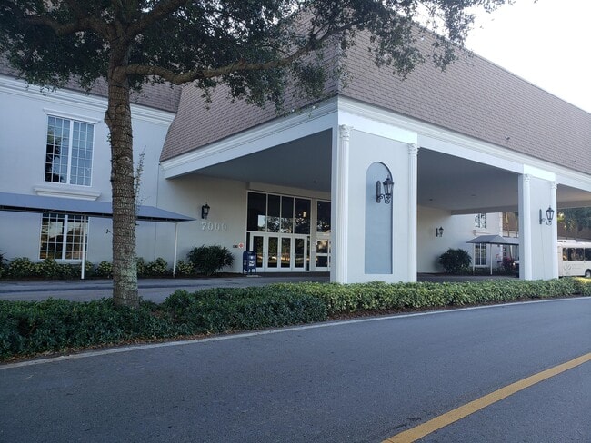 Building Photo - 904 Flanders S