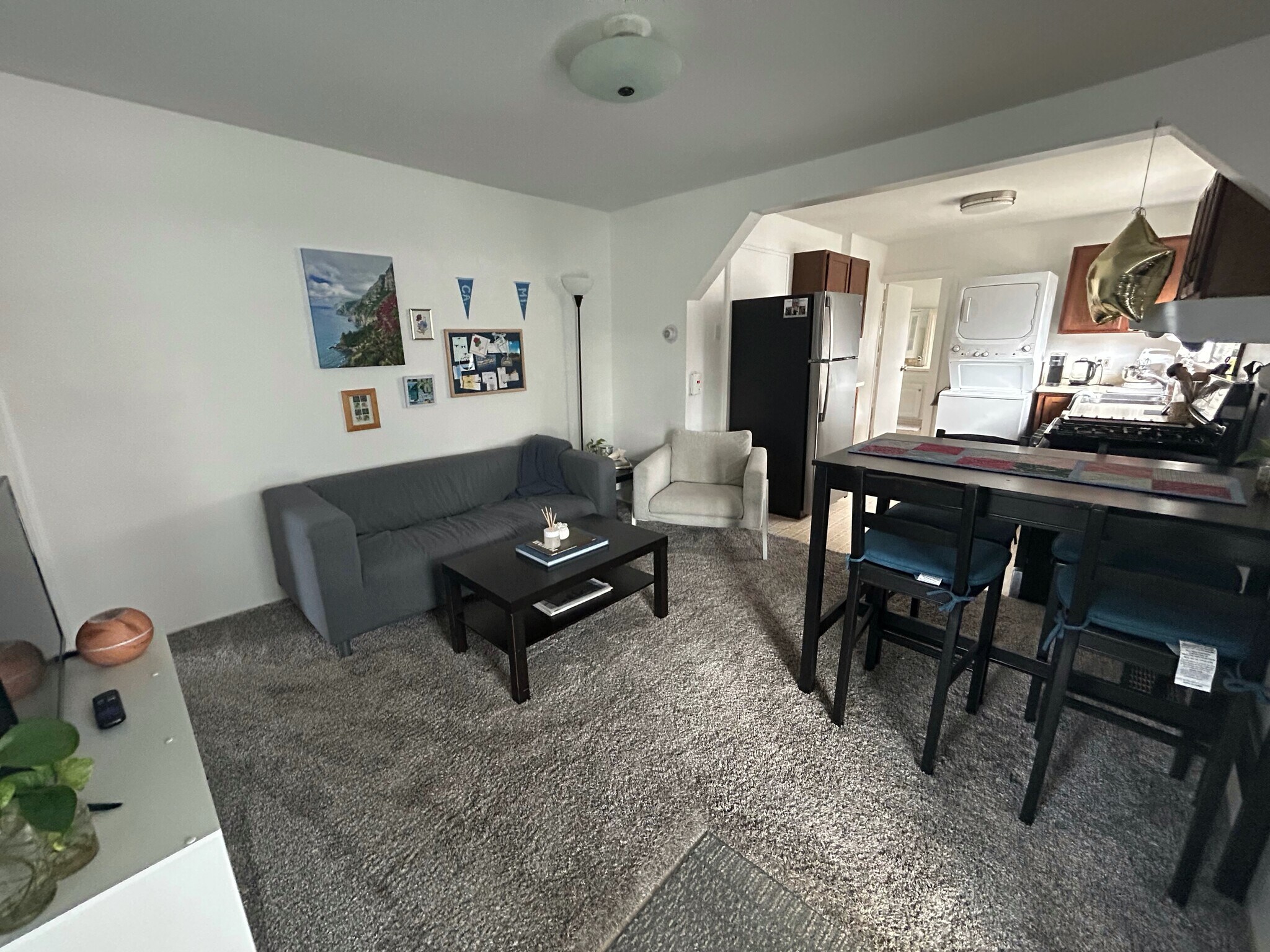 Living Room - 422 W William St