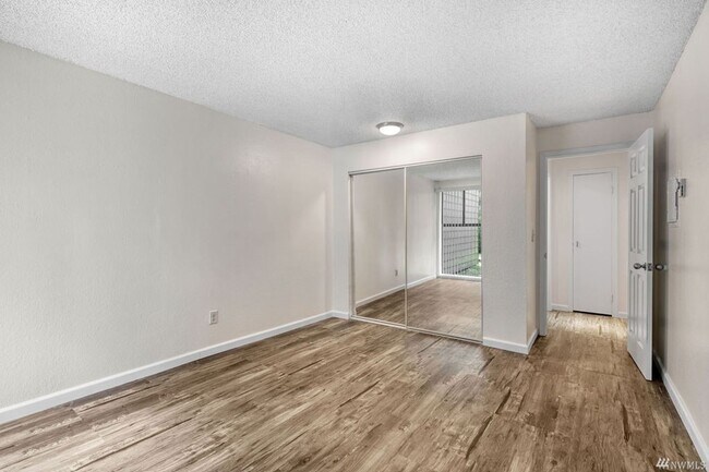 Building Photo - 6858 139th Ave NE