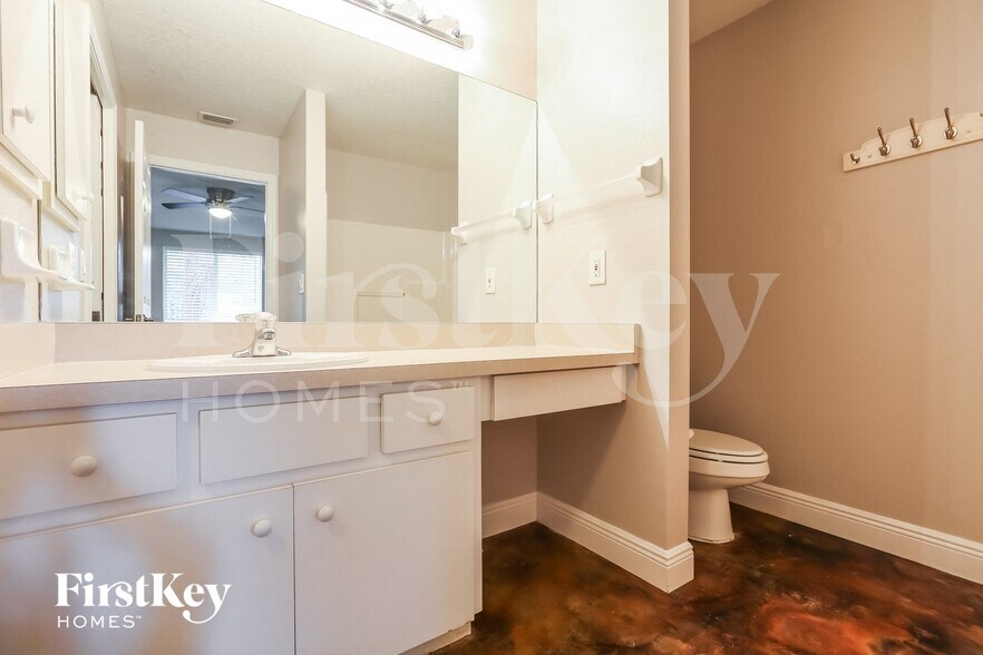 Building Photo - 1009 Lasseter St