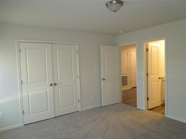 Building Photo - 266 Bluebonnet-