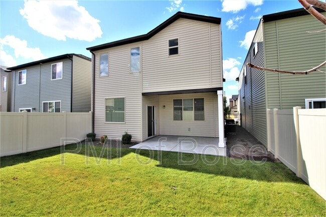 Building Photo - 2080 S Hills Ave.