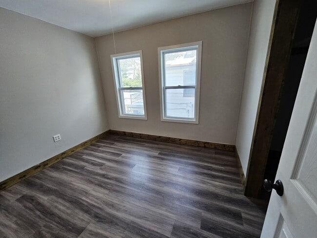 Building Photo - 3242 W 92nd St