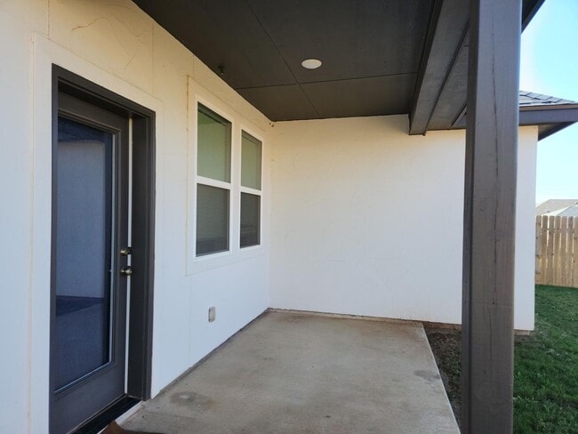 Building Photo - 303 Winston Dr