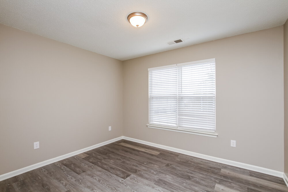Building Photo - 135 English Hills Dr