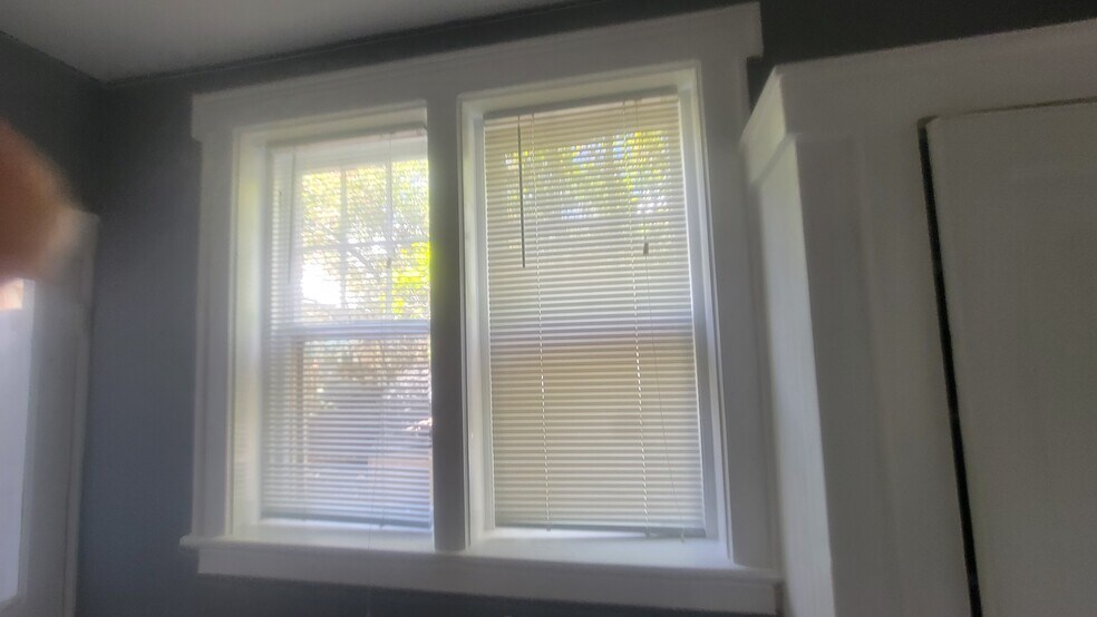 Building Photo - 148 W 6th St