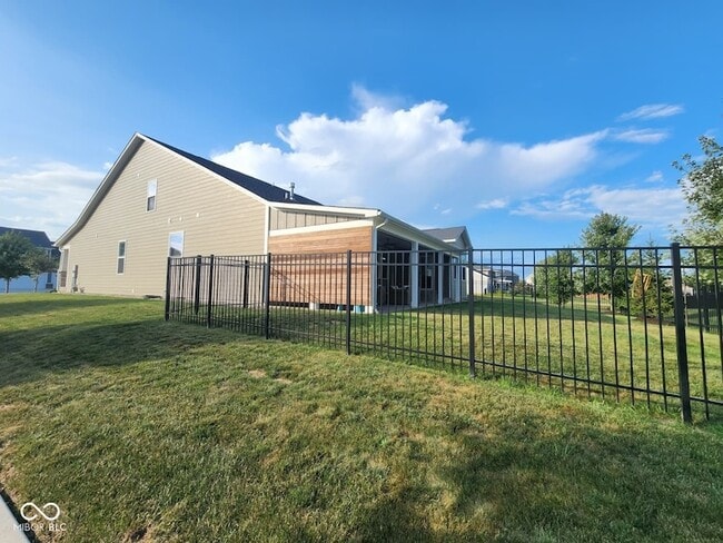 Building Photo - 15803 W Rail Dr