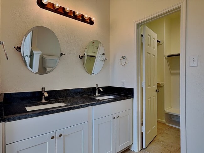 Building Photo - 16927 Jelly Park Stone Dr