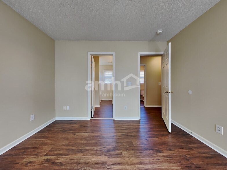 Building Photo - 5535 Bridgegate Dr