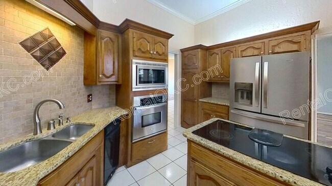 Building Photo - Spacious Edmond 4-Bed, 3-Bath Home with Storm Shelter