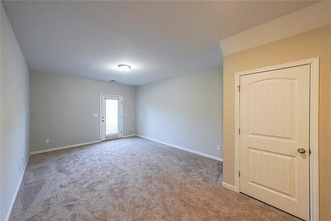 Building Photo - 7065 Post Pk Wy