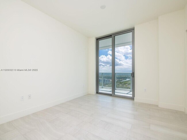 Building Photo - 2000 Metropica Wy