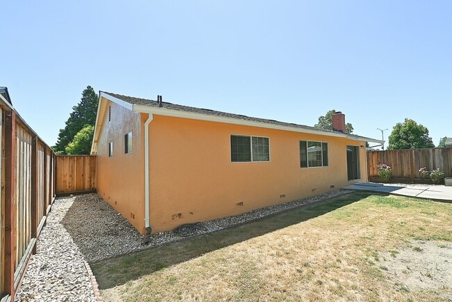 Building Photo - $3790 - 3BR - GORGEOUS REMODELED HOME IN N...
