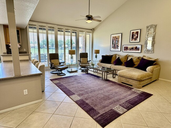 Building Photo - 264 Avenida del Sol