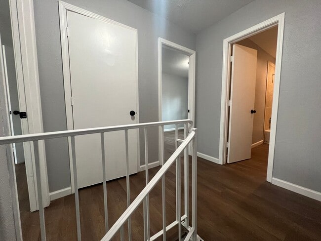 Building Photo - 435 30th Pl