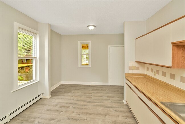 Building Photo - 180 Westville St