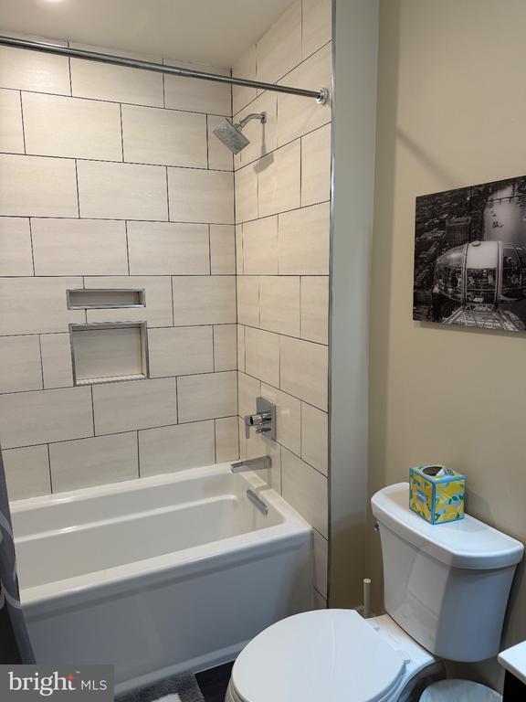 Building Photo - 1651 E Eyre St