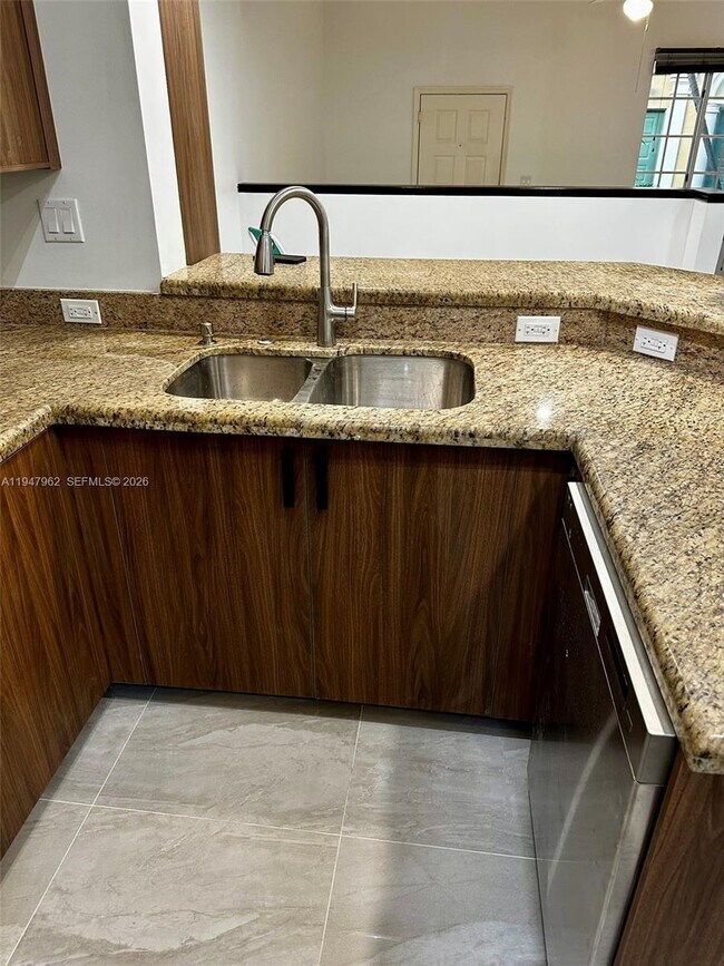 Building Photo - 2941 NE 185th St