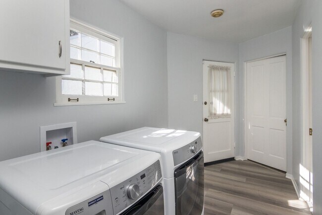 Building Photo - 4668 St Clair Ave