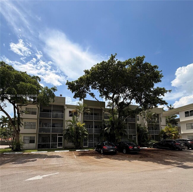 Building Photo - 4205 N University Dr