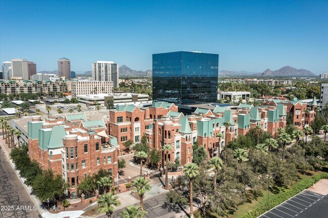 Primary Photo - 54 W Palm Ln