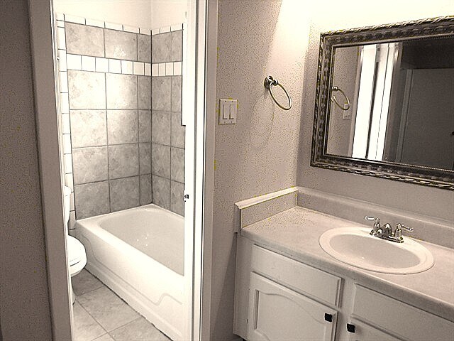 Building Photo - 2706 Mayflower Landing Ct