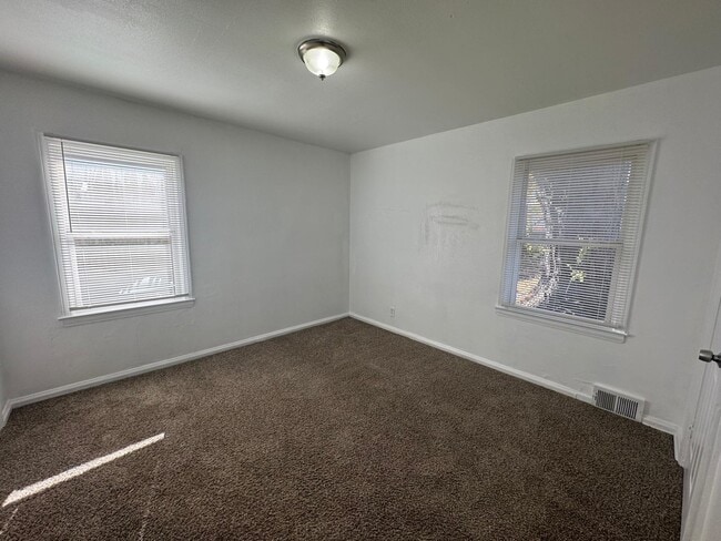 Building Photo - 19029 Plainview Ave