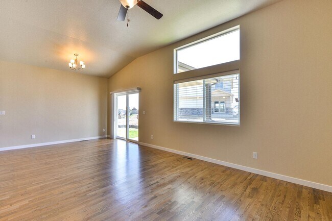 Building Photo - Beautiful 5 bed 3 bath home in the Pelican...