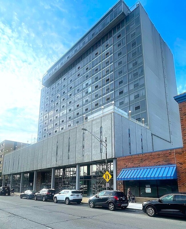 Primary Photo - 7234 W North Ave