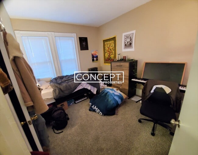 Building Photo - 6 Sunset St